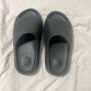 Yeezy Slides- size 7US